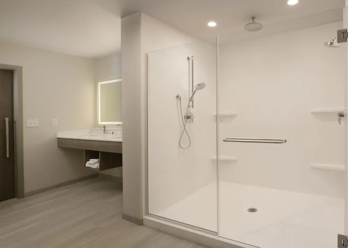 Holiday Inn Express & Suites - Williamstown - Glassboro By Ihg